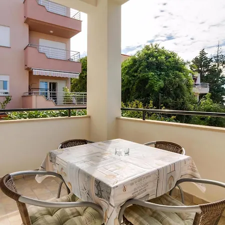 Apartment In Stoja Mit Terrasse