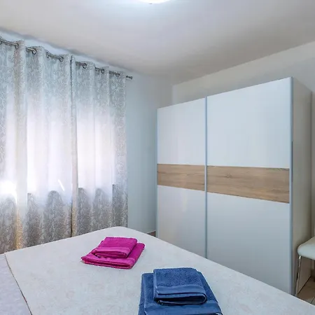 In Stoja Mit Terrasse Διαμέρισμα *