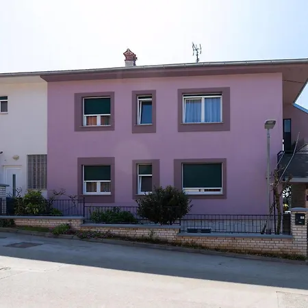In Stoja Mit Terrasse * Πούλα